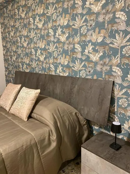 White-Apartment Napoli Daire