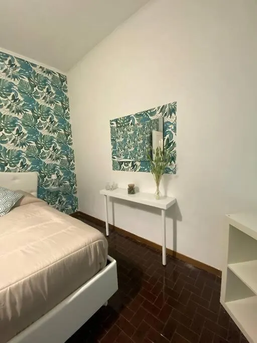 White-Apartment Naples 0*,