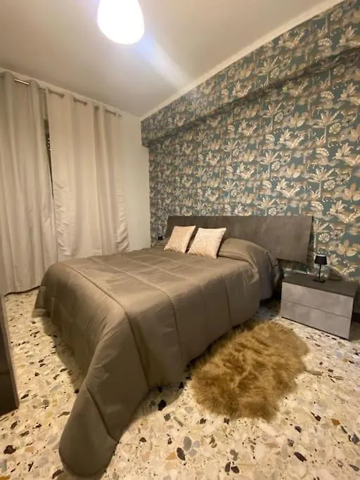 White-Apartment Naples 0*,