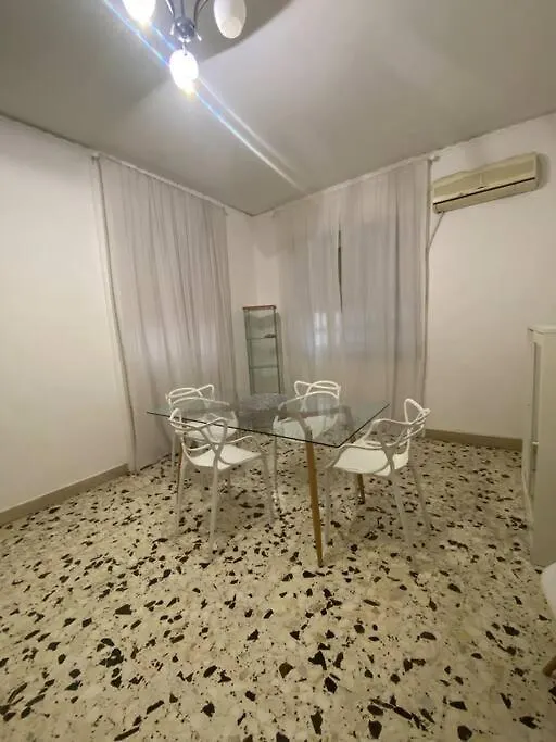 White-Apartment Neapol Apartmán